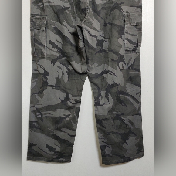 Wrangler Grey Camouflage Cargo Pants - Picture 9 of 10